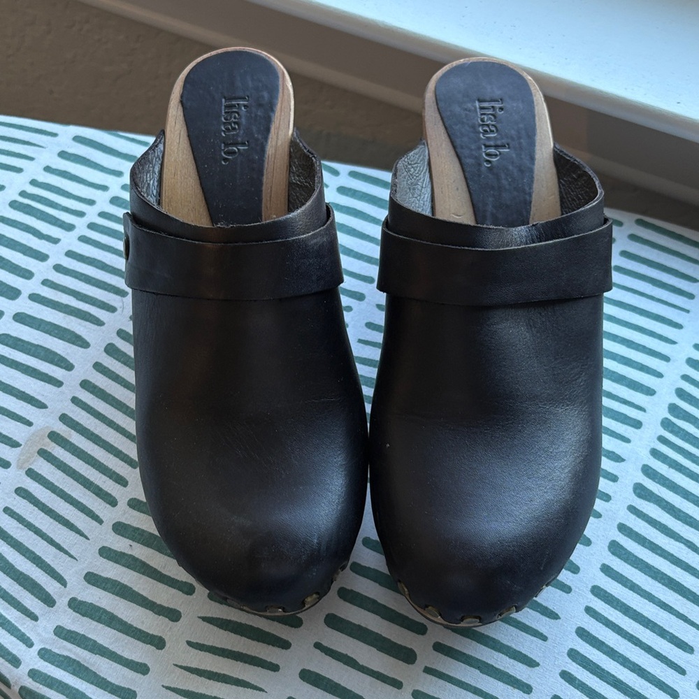 Lisa B. Black Leather Women's Mules